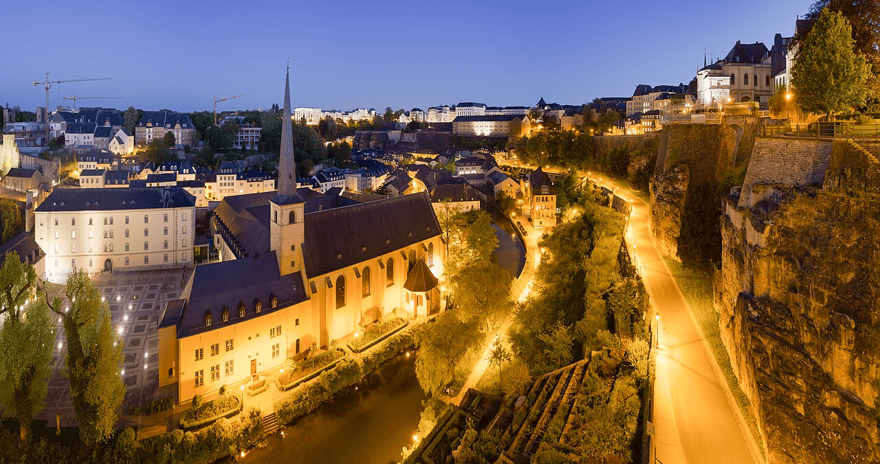 Luxembourg_City_Night_Wikimedia_Commons.png